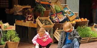 NIÑOS DE LA FERIA, EL JUEGO INVISIBLE