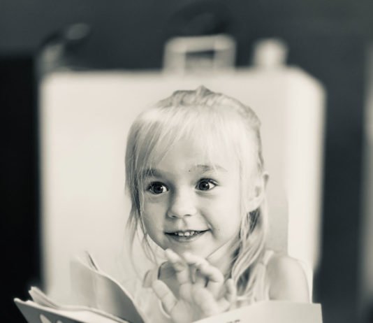 Leer en voz alta aumenta la resiliencia entre los niños en riesgo