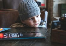 Usar un smartphone antes de los 13 años podría perjudicar la salud mental de por vida