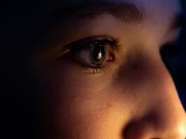 El ciberacoso, en cualquiera de sus formas, puede ser traumático para los niños.