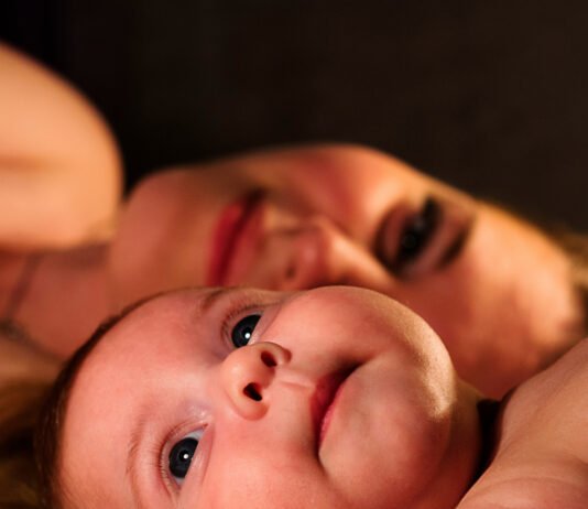 Los bebés de dos meses ya comprenden el mundo